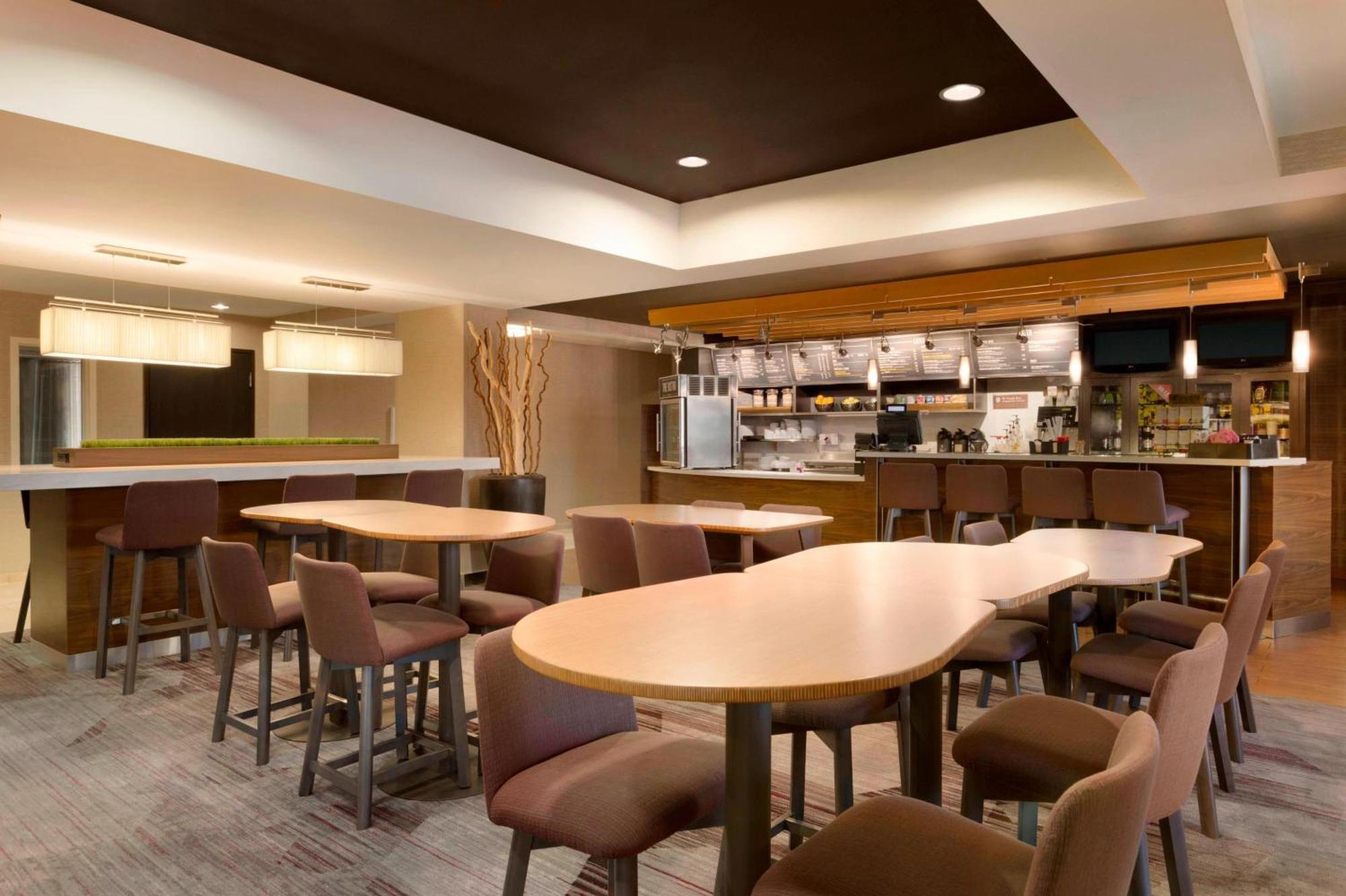 Courtyard By Marriott Bloomington Normal Hotell Exteriör bild