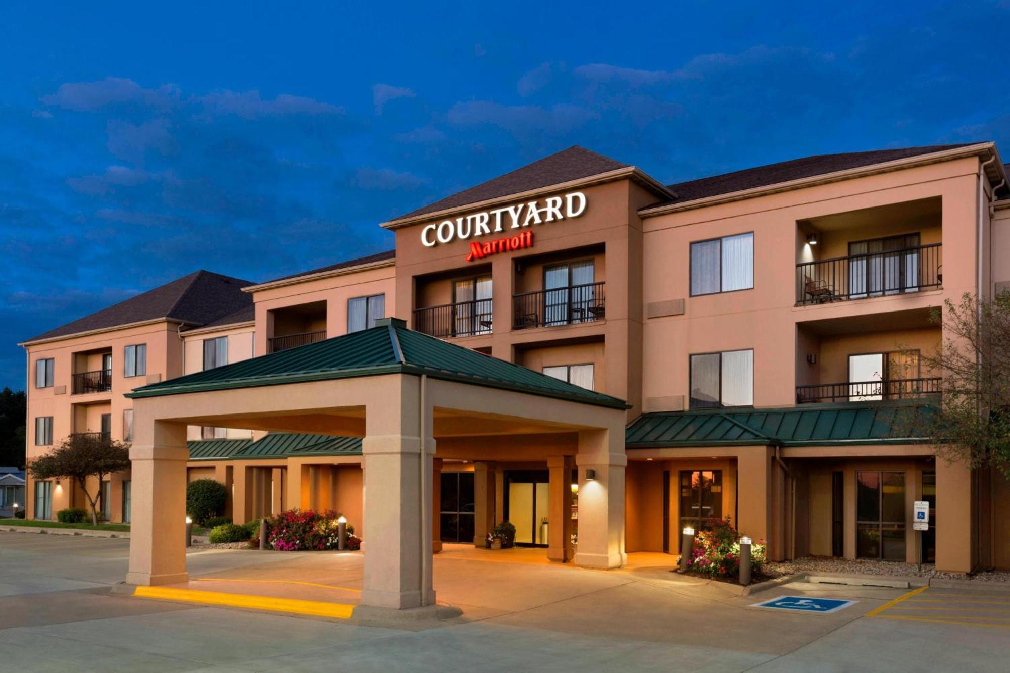 Courtyard By Marriott Bloomington Normal Hotell Exteriör bild