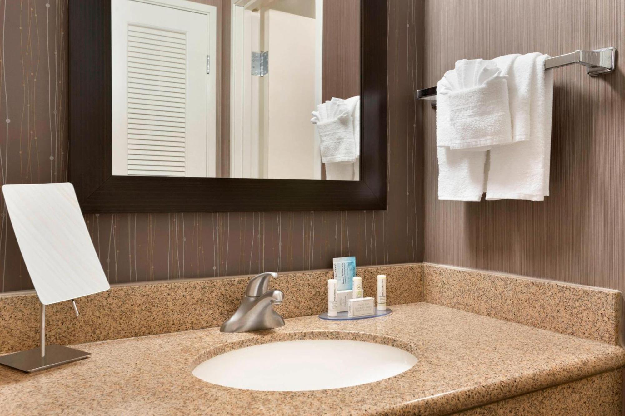 Courtyard By Marriott Bloomington Normal Hotell Exteriör bild