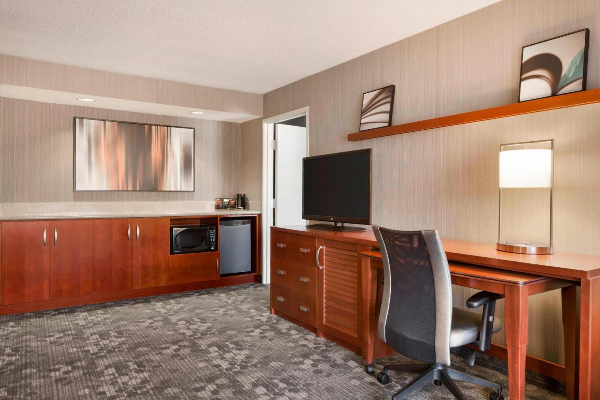 Courtyard By Marriott Bloomington Normal Hotell Exteriör bild