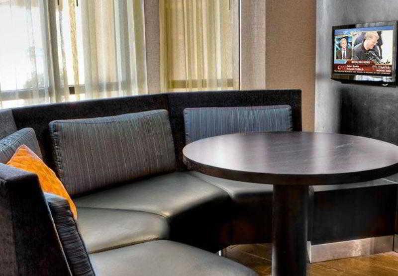 Courtyard By Marriott Bloomington Normal Hotell Inreriör bild