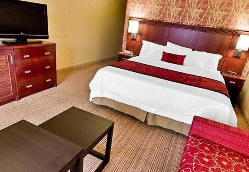 Courtyard By Marriott Bloomington Normal Hotell Exteriör bild